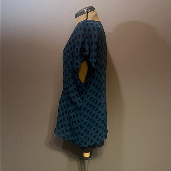 CAbi Deep Blue and Black Top - Picture 4 of 8